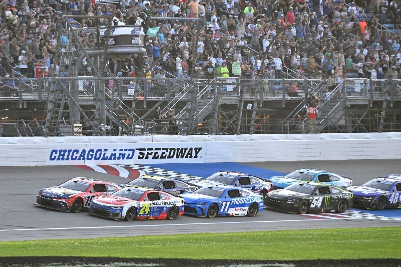 🚗💨 В Пит-стопе к главному сезону NASCAR уже разыгривается новая «гонка» за чем