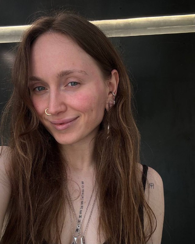 Я наконец-то решилась! 💔Открываю отдельное комьюнити, где буду делиться супер-экспертным контентом. Это будут «Близкие Друзья» в моем Инстаграме.🪐 Что будет в моем комьюнити в БД:— полезные лайфхаки и туториалы по укладкам;— выжимка моего опыта - как развиваться бьюти-специалисту;— личные истории, связанные с бьюти;— ответы на вопросы и разборы;— репосты фото/видео, которые я сохраняю себе для развития.🤍 Кому будет полезно:— начинающим бьюти-мастерам, которые хотят профессионально расти, расширять клиентскую базу и увеличивать дoxoд;— опытным бьюти-мастерам, которые хотят выйти на крупные проекты, клиентов, высокий чек, медийность;— тем, кто задумывается над профессией визажиста или hair-стилиста;— моим коллегам, кто хочет влиять на развитие комьюнити.Пока там будет только 100 мест. Это будет оптимальное количество человек, с кем я смогу взаимодействовать вовлеченно.✨ Как попасть? Все просто: напишите свой ник/ссылку на Инстаграм в комментарии⤵️Добавлю первых 100 человек.