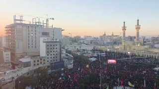 🎥 קריינות של סוכנות הידיעות הרוסית הרשמית על מיליון הפרידה ממנהיג ההרוג של איראן במשהד
