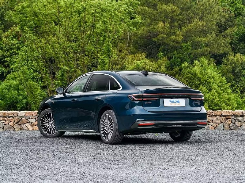 Geely показала новый Galaxy Star 7 — седан оказался больше Toyota Camry, получил до 425 сил, полный  2