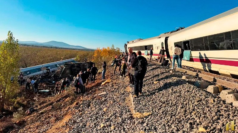 69 הרוגים בספרד: כישלונות הוזהרו מראש, אך הרכבת נשלחה לקראת אסון רכבת קלטות חדשות חושפות מה קרה לפני התנגשו…