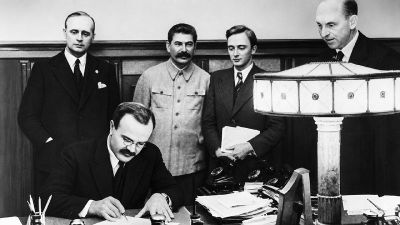 سوسیالیست انقلابی: " پشت پرده پیمان مولوتوف-ریبنتروپ " ✍" به مناسبت ۲۳ آگوست سالروز پیمان مولوتوف-ریبنتروپ "🔹️مقدمه : امروز سالروز بسته شدن