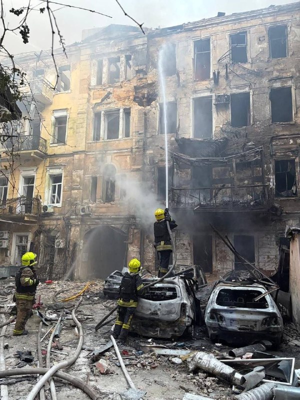 תקיפות מל"טים וטילים רוסיים פגעו באודסה ובחרקוב באוקראינה, גרמו נזק לבנייני מגורים, פצעו עשרות והרגו שני אנ…