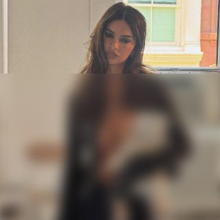 Эмили Ратаковски накормила игрушечного младенца голой грудью с бокалом вина в руках — и словила волну хейта. Отменяшки негодуют — мол, модель решила совместить несовместимое ради хайпа.Подробнее и с фотками — уже в нашем MAX.