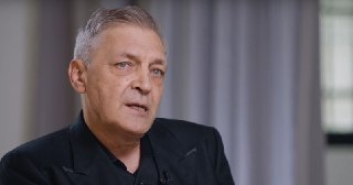 Александра Невзорова внесли в перечень террористов и экстремистовЭто следует из данных Росфинмониторинга, внимание на это обратил РЕН ТВ.В августе суд в Петербурге заочно арестовал Невзорова по обвинению в финансировании «экстремизма» и уклонении от обязан