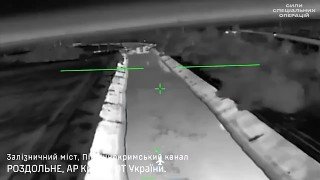 Нові супутникові зображення показують післяматір удару на нафтовому депо Керчена, де об'єкти зберігання палива були сильно пошкоджені вогонь.