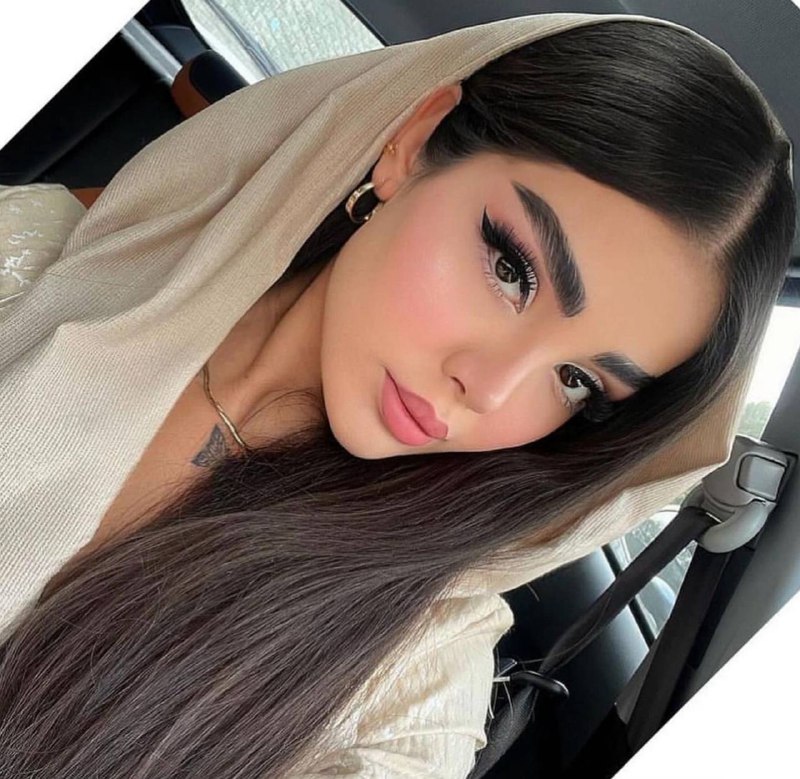دخترونه 🎀: هعی جرر دادین همه پیام میدین چطوری تونستی با ۲۲ سال هم خونه و ماشین خودتو داشته باشی هم کار و درآمد میلیاردی😩 والا راستش