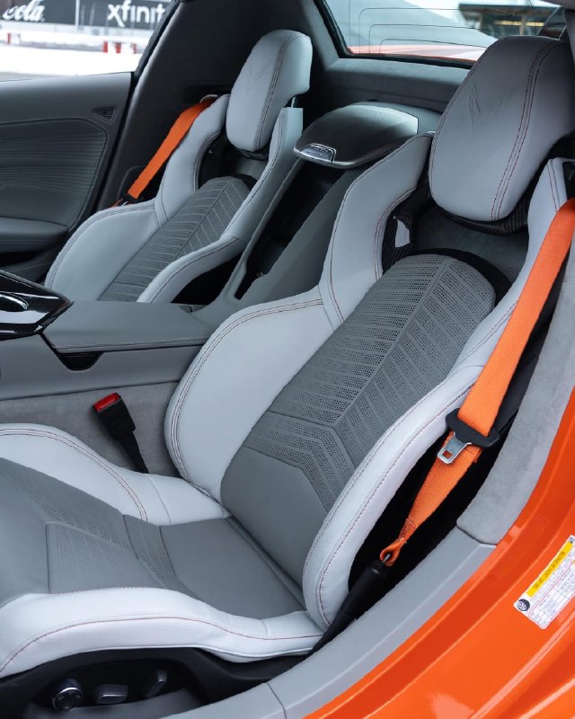 Компания Chevrolet создала настоящий гиперкар — Corvette ZR1X, сочетающий в себе невероятную произво 8