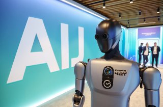 Бизнес обяжут общаться без использования ИИ, если того потребуют пользователиРоссияне смогут отказаться от обслуживания с помощью искусственного интеллекта. Бизнес в таком случае будет обязан оказывать услуги без применения нейросетей. Такой законопроект с