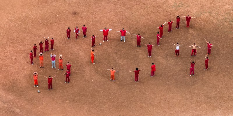 Migrants form SOS sign in Texas detention center, fear notorious El Salvador prison