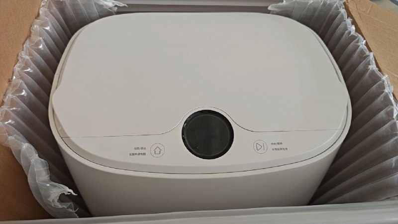 在京东拍拍买了一个二手扫地机器人， 云鲸第一代😂，560等我使用反馈哈哈哈哈