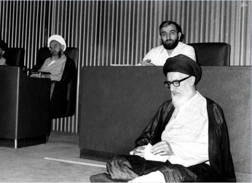 مشهد چغوک: پیران روستا میگفتند: روزی آیتالله طالقانی را دیدیم که با عدهای از مردم به سمت کوه مقابل روستا میروند.بالای کوه، مزار