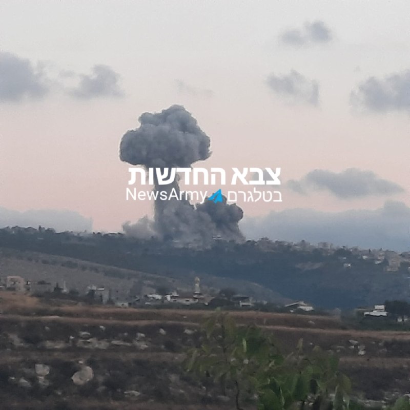 כוחות צה"ל מפוצצים מבנים במנסורי שבדרום לבנון.
