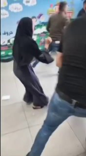 מתנחלים ישראלים ותומכי נתניהו תוקפים פלסטינים באזורי 1948 כדי למנוע מהם להצביע שיעור ההצבעה בישראל טיפס ל-4…