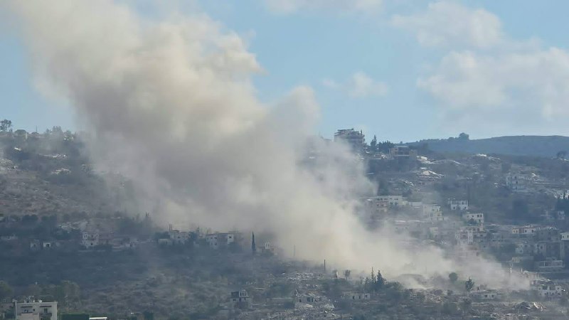 🚨פיצוץ בעיירה מנסורי והפצצת ארטילריה לעבר שכונת אל-קאעידה בעיירה נבטי אל-פאוקה