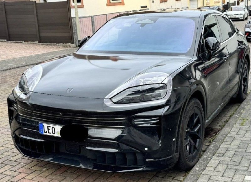 Купеобразный Porsche Cayenne Electric выходит на ф...