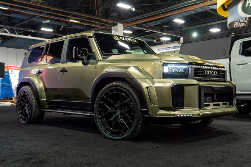 Тюнинг-ателье Liberty Walk доработало Land Cruiser Prado 2