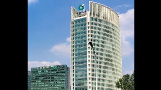 前中国人寿保险总裁因腐败调查被开除党籍中国人寿保险公司前总裁杨超，在退休24年后，被指控犯有受贿等违规行为而被开除中共党籍，移送检察机关起诉。👉 继续浏览后续：https://rfi.my/CIcv.g