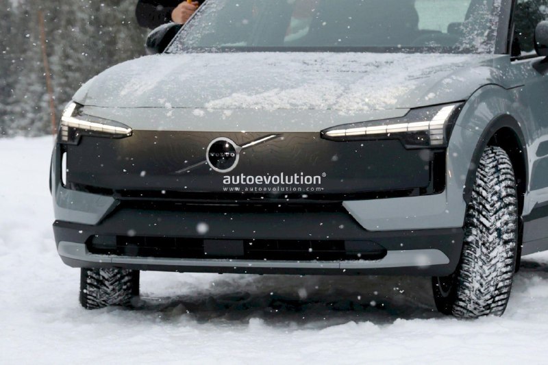 Электромобиль Volvo EX30 получит внедорожную версию 3