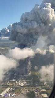Появились кадры пожаров, снятые в небе над Петербургом.