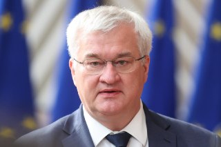 Украина предложила Европе стать посредником в достижении «аэропортового перемирия»Украина хочет, чтобы Европа помогла в возрождении мирного диалога с Россией. Киев предлагает ЕС выступить посредником в достижении «аэропортового перемирия». Об этом глава МИ