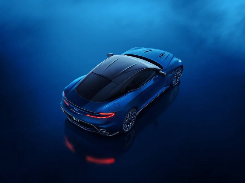 Aston Martin представил самый мощный DB12 S. Под капотом остался 4,0-литровый V8 от AMG, но теперь с 2