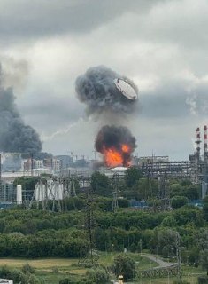 Московский НПЗ в Капотне вряд ли возобновит работу в этом году, утверждают два источника Reuters в отрасли.«На ремонт потребуется как минимум полгода», — сказал один из них.Российская сторона эту информацию не комментировала.Нефтеперерабатывающий завод в К