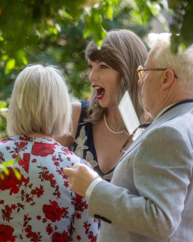 Taylor Swift: 🚨| تصاویر تازه منتشر شده از تیلور با مدل موی جدیدش در مراسم عروسی Oli Jacobs و Laura Sisk😭❤️ #TaylorSwift #Update @Taylo