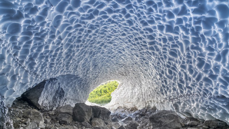在地球上还是在外星？瓦茨曼山脚下的冰教堂，巴伐利亚，德国 (© Christian Bäck/eStock Photo)