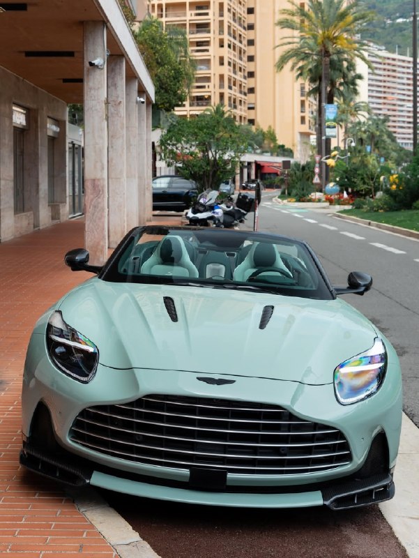 Недавно в Монако был представлен новый DB12 S. 7
