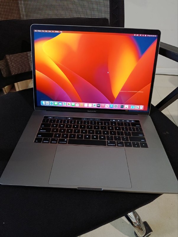 Продаётся MacBook Pro 2017, 15»