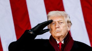 特朗普称需要60万中国学生 MAGA怒批：为何要培养对手？美国总统特朗普（Donald Trump）近日重申，美国“需要多达60万名中国学生”，以维持国内大学运营，言论一出，引发“MAGA”（让美国再次伟大）核心支持者强烈不满与分裂。👉 继续浏览后续：https://rfi.my/CAwJ.g