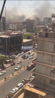 צוותי הגנה אזרחית ממהרים למקום השריפה בכיכר אלאנדלוס בבגדד
