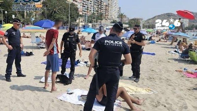 🇮🇱 שני גברים נעצרו באליקנטה בחשד לניסיון חטיפת ילדה. שני גברים מרוקאים ניסו לחטוף ילדה בת ארבע בחוף הומה…