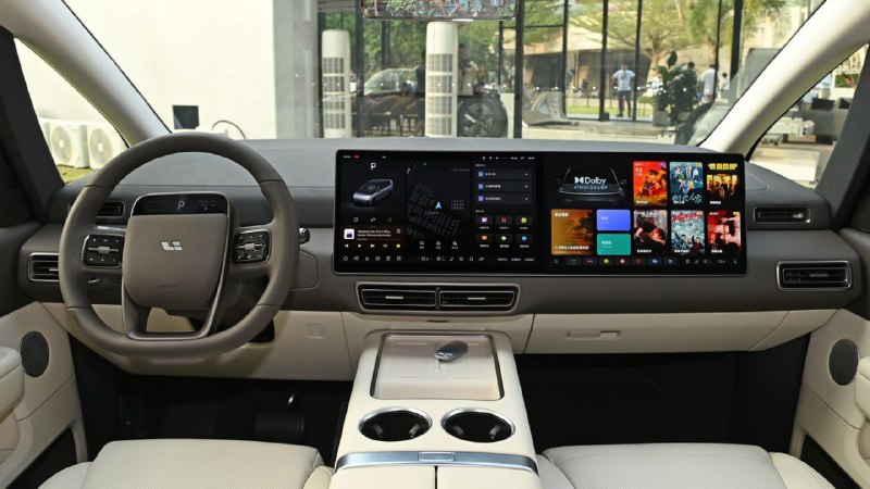 В Китае начались продажи электрического минивэна Li Auto Mega 3