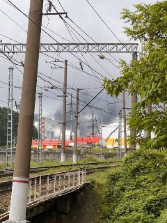 🌐 Новая атака на Туапсе, требования Минцифры к операторам. Что произошло к утру 27 мая — в подборке «Новой-Европа»:🔹 В Туапсе обломки дрона упали на территории морского терминала. Начался пожар, его потушили.🔹 Также под украинскую атаку попали Таганрог и С