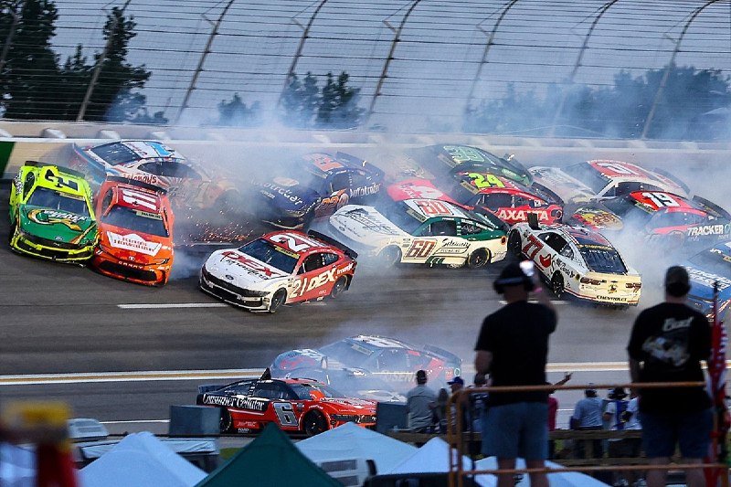 🔥 Ночной раунд NASCAR: этот уикенд в А틀анта и Лайм‑Рок обещает бурную борьбу! ���