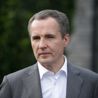 Вячеслава Гладкова назначат послом в Абхазии в ближайшее времяКремль назначит бывшего губернатора Белгородской области Вячеслава Гладкова послом России в непризнанной Абхазии. Об этом сообщает РБК со ссылкой на источники. По данным издания, назначение сост