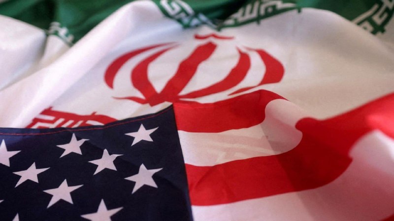 کیوسک خبر: 🔴 رویترز: ایران راهبرد خود را به «رویکرد کاملاً تهاجمی» تغییر می‌دهد🔸 یک مقام ارشد ایرانی به رویترز گفت تهران تصمیم گرفت