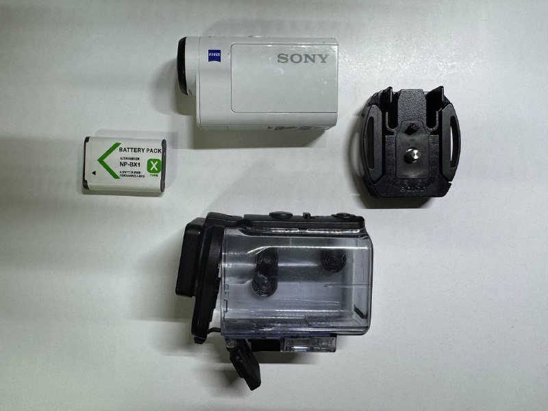 Продается экшн-камера Sony HDR-AS300 в комплекте с аквабоксом, креплением на шлем и дополнительной б — фото 1