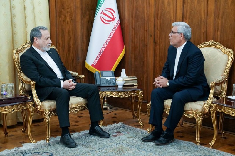 🇮🇷پایگاه اطلاع‌رسانی دولت ـ پاد: 🔺دیدار سفیر جدید ایران در بلاروس با وزیر امور خارجه🔹محسن امیدزمانی، سفیر جدید جمهوری اسلامی ایران در بلاروس، پیش از عزیم