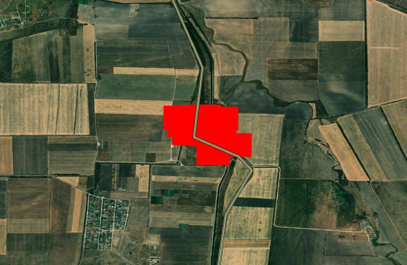 FIRMS picked up large fires at Port Kavkaz, Kerch Oil Terminal (which was previously hit), a substation near Krasnoflots'ke, a storage site north of Dzhankoi and several fires were registered on the Arabat Spit.