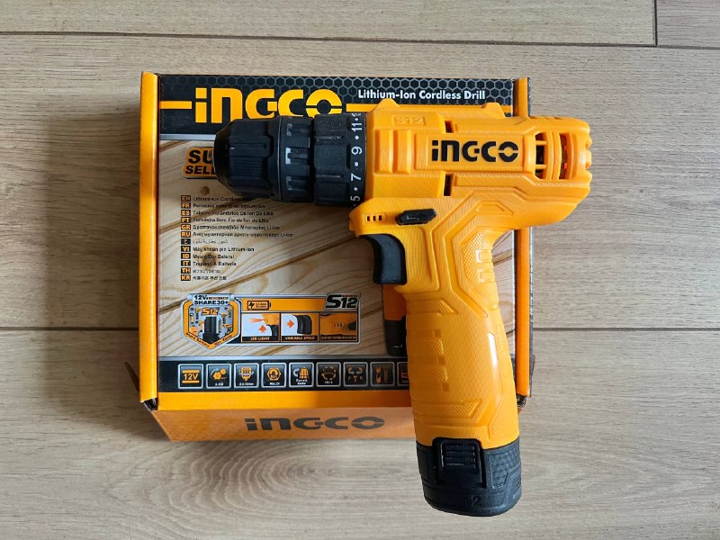 Шуруповерт - 50 лари. В отличном состоянии.