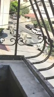 דחוף: כוחות הכיבוש מסתערים על בניין מגורים ברחוב טל.