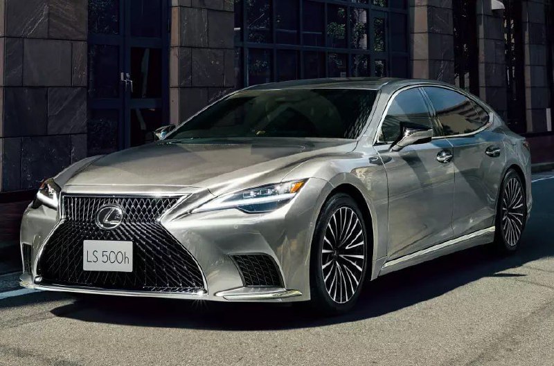 Компания Lexus обновила седан LS для японского рынка 1