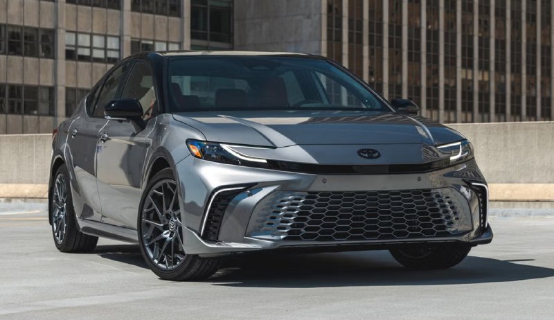 Toyota отзывает 51 тысячу гибридных Camry из-за ри...