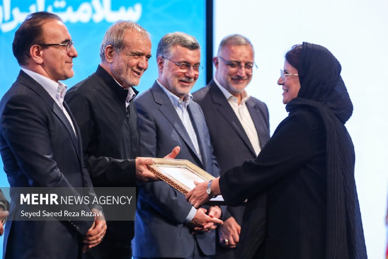 خبرگزاری مهر: 📸 مراسم گرامیداشت «روز پزشک»🔺 مراسم گرامیداشت «روز پزشک»، عصر شنبه ۳۱ مرداد ماه ۱۴۰۵ با حضور و سخنرانی «مسعود پزشکیان» ر