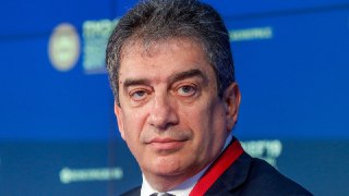 Бывший главный акушер-гинеколог Москвы стал долларовым миллиардеромОснователь компании «МД Медикал Груп» и бывший главный акушер-гинеколог Москвы Марк Курцер стал первым российским долларовым миллиардером, заработавшим свое состояние в медицине. Об этом со