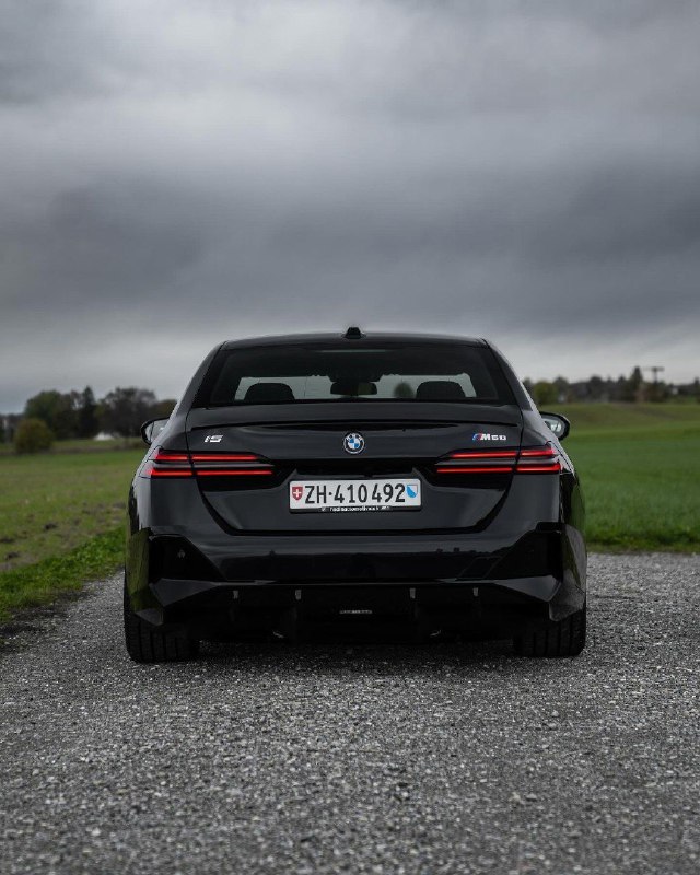 BMW i5 M60 4
