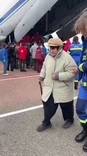 עזרה רפואית ראשונה ניתנת לתושבי אלשקי ממש בשדה התעופה גומל. וידאו TRC "גומל"